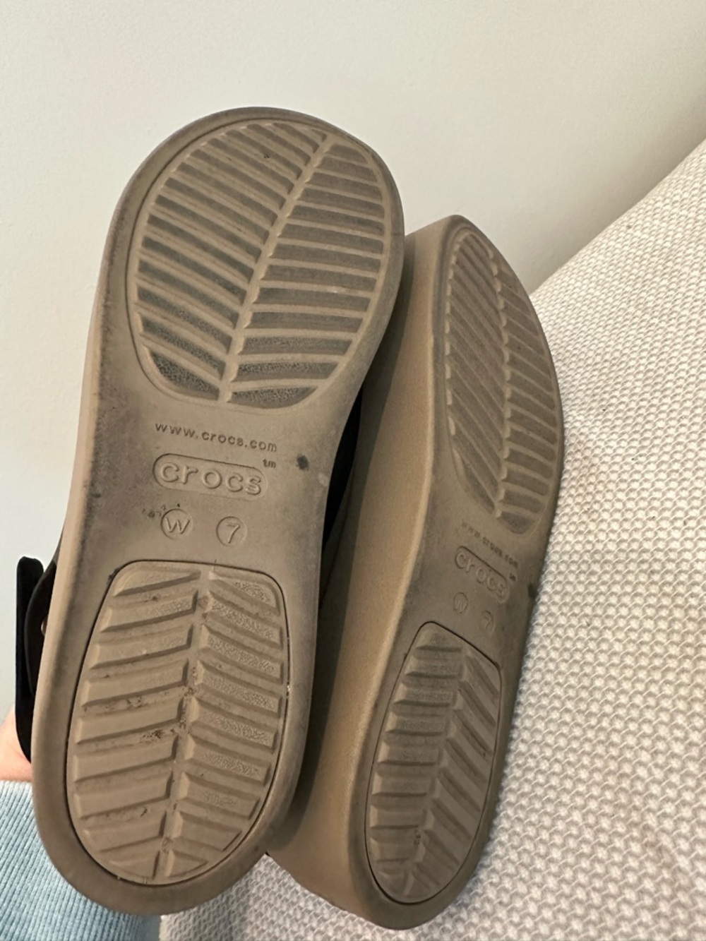 Crocs Brooklyn Wedge Sandals Women’s 7 Black Tan Slingback Platform Adjustable - Picture 3 of 3